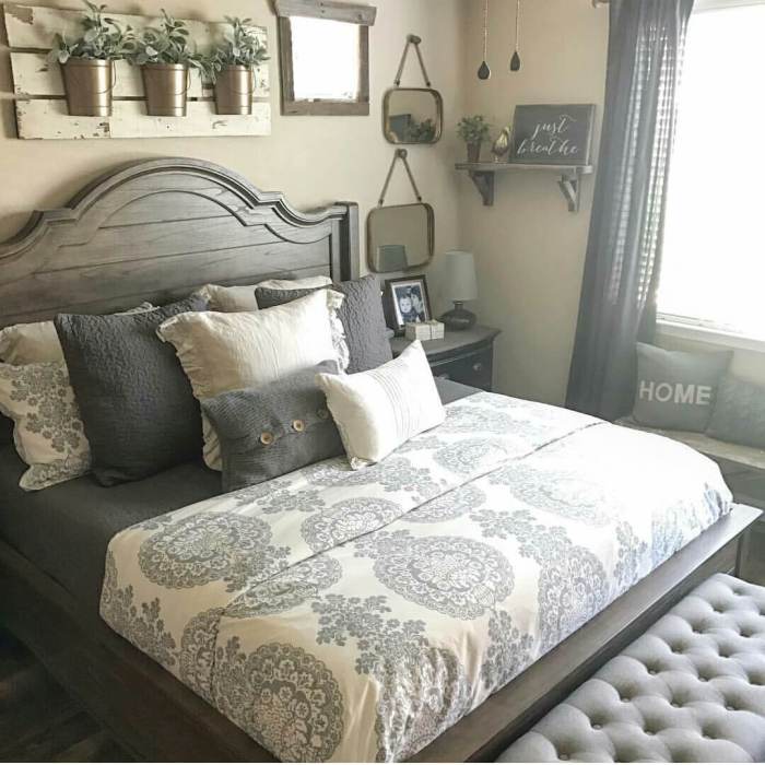 How to decorate a farmhouse bedroom