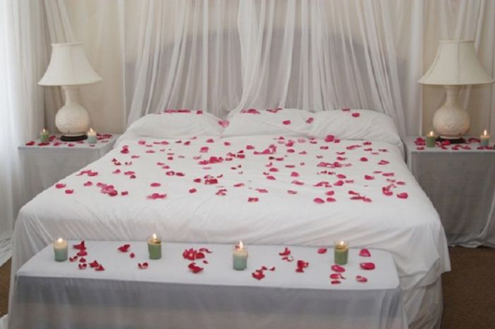 How to decorate bedroom for anniversary