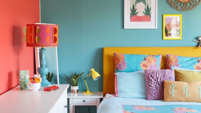 How to decorate a tween girl's bedroom