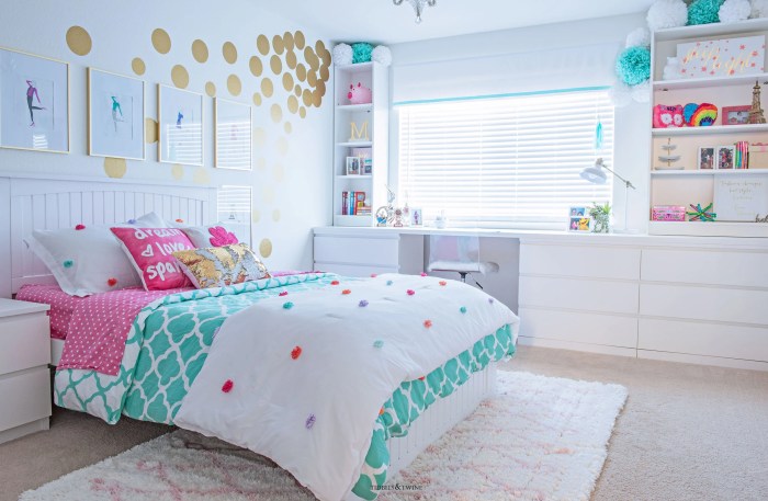 How to decorate a tween girl's bedroom