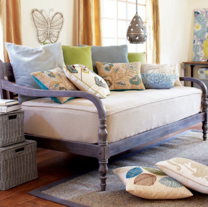 Daybed decorating lulu ideas use dk dreamy ways love shelter cottage like sofa filed under bedroom