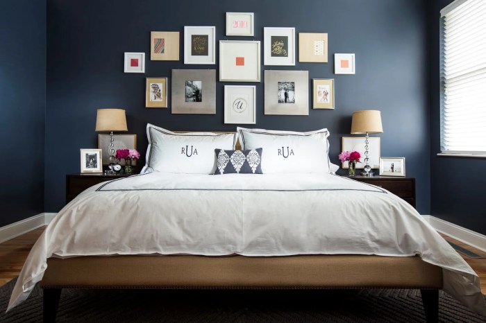 How to decorate a navy blue bedroom