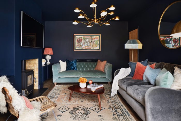 How to decorate a dark blue bedroom