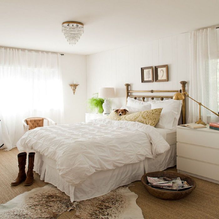 How to decorate bedroom with white walls