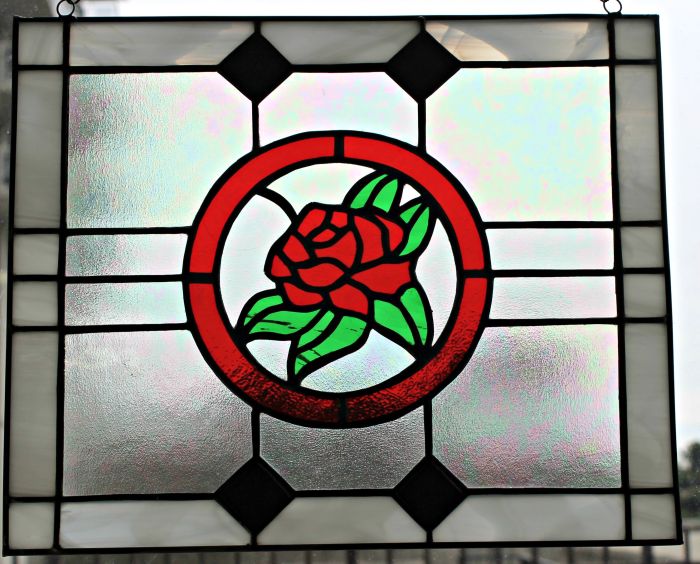 How to decorate a window with roses