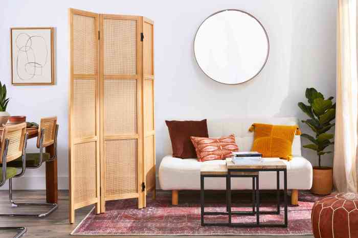 How to decorate with a room divider screen